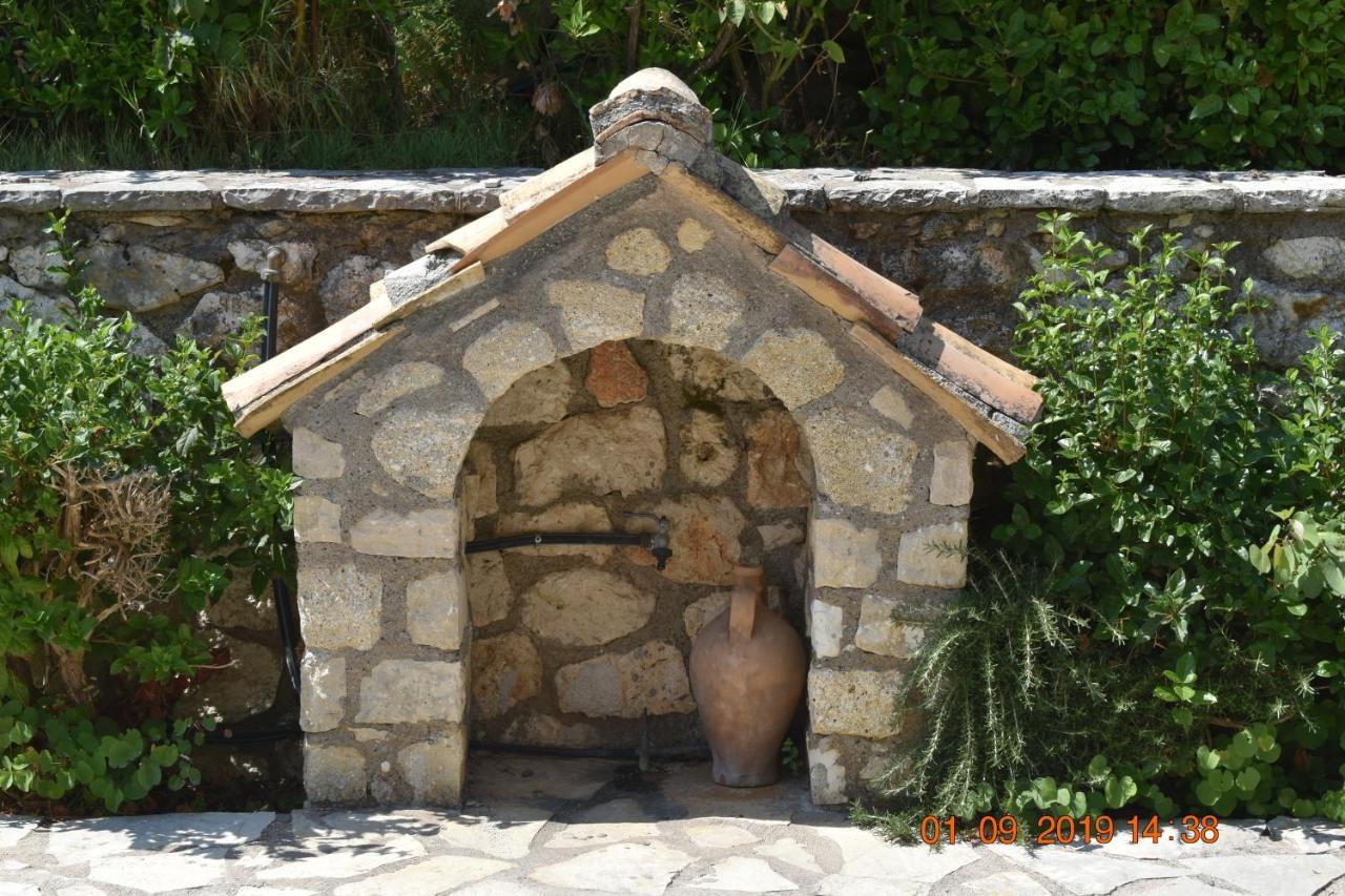 Estate Dafnopanagia Villa Magda Asprogerakata Exterior photo